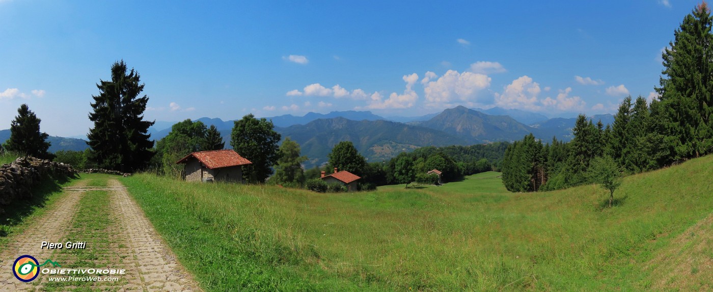 66 Vista panoramica sulle Stalle d'Aral.jpg